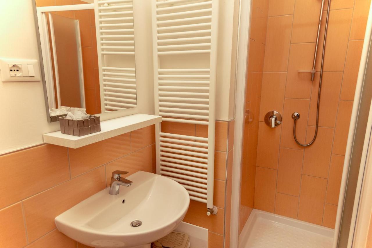 Camera Doppia con Letti Singoli con Bagno Privato Esterno